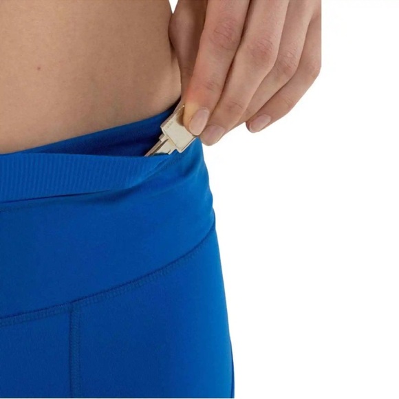 LULULEMON Roll Out Crop in Baroque Blue. Size 4 - Picture 3 of 12